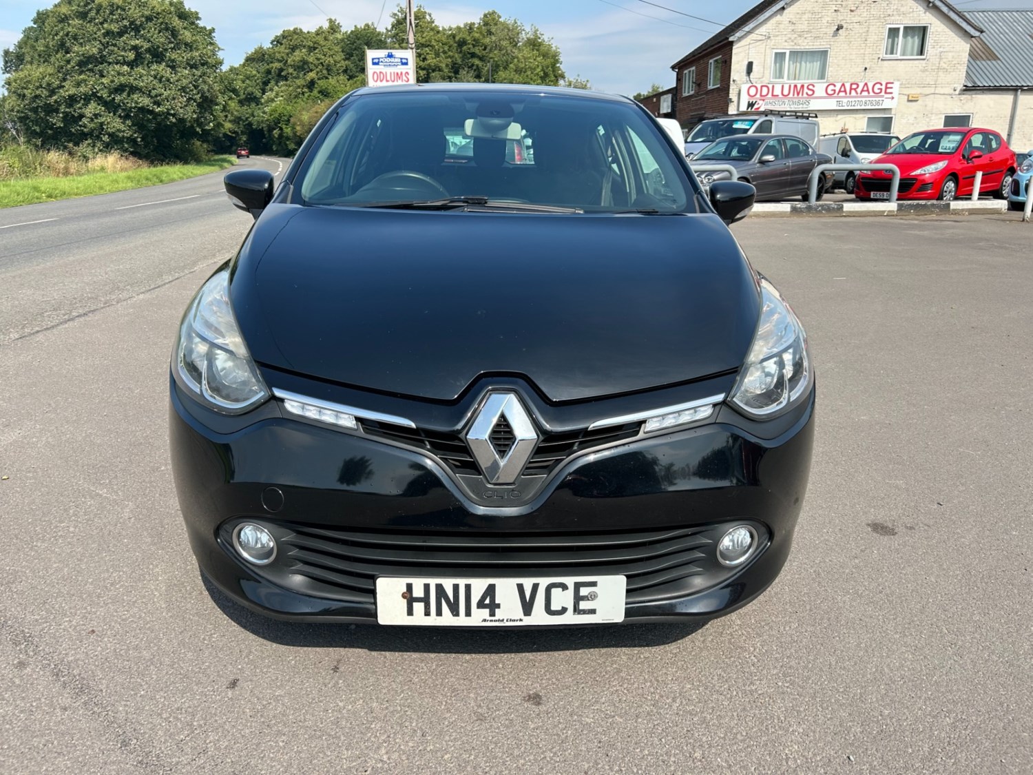 Renault Clio Listing Image