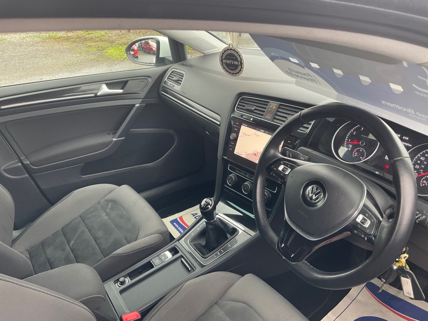 Volkswagen Golf Listing Image