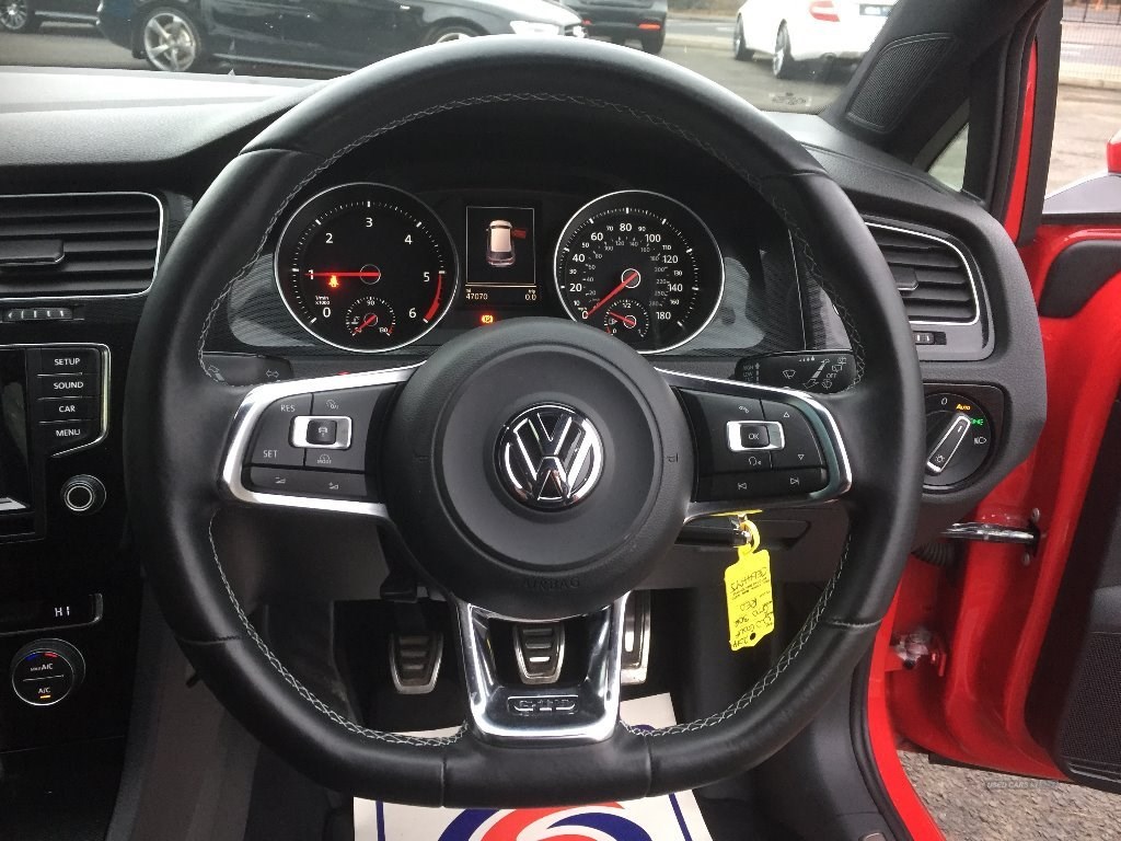 Volkswagen Golf Listing Image