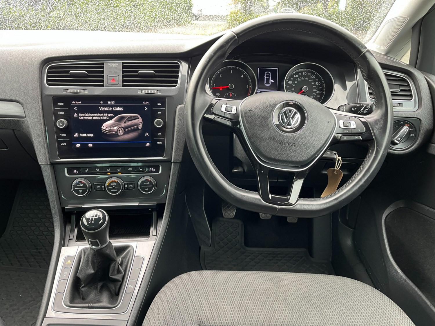 Volkswagen Golf Listing Image