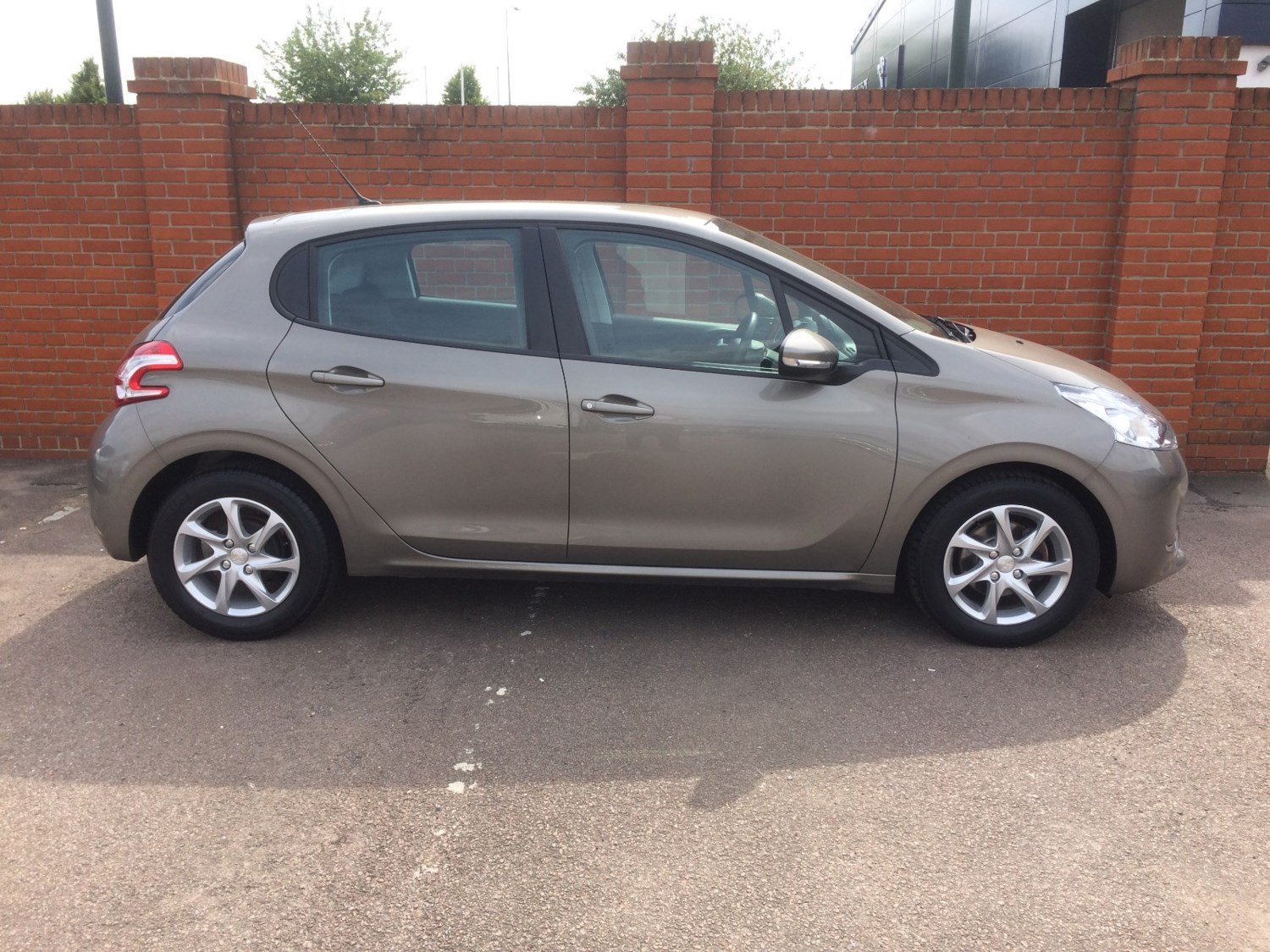 Peugeot 208 Listing Image