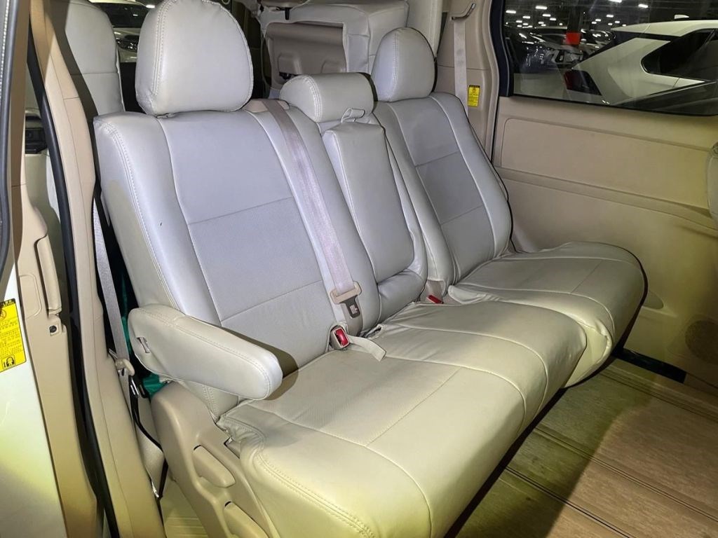 Toyota Alphard Listing Image