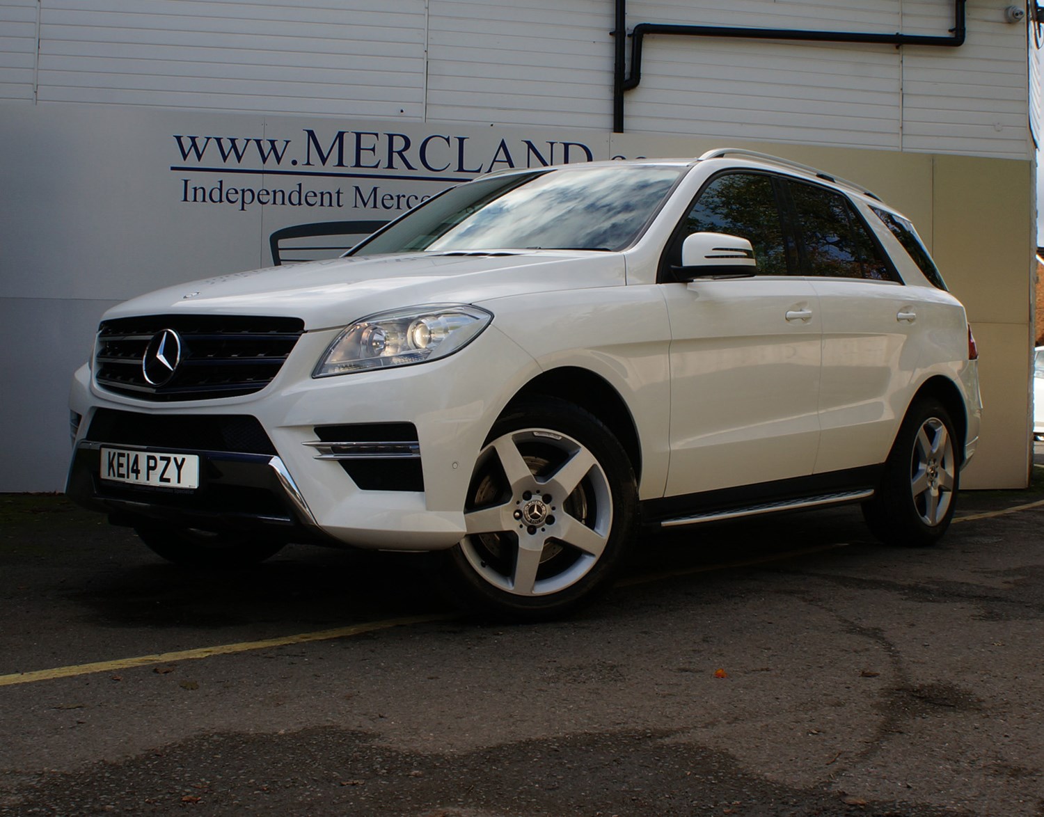 Mercedes-Benz M-Class Listing Image