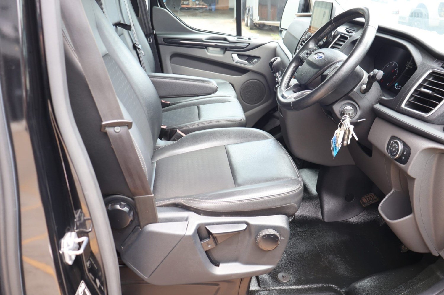 Ford Transit Custom Listing Image