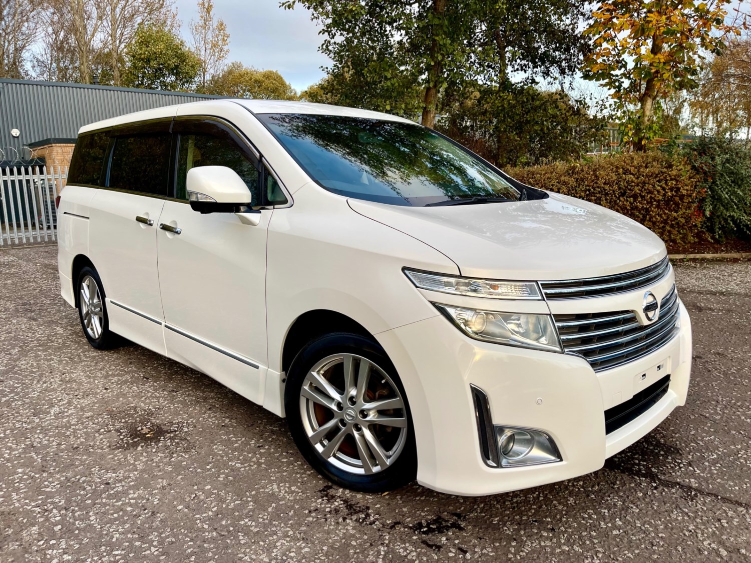 Nissan Elgrand Listing Image