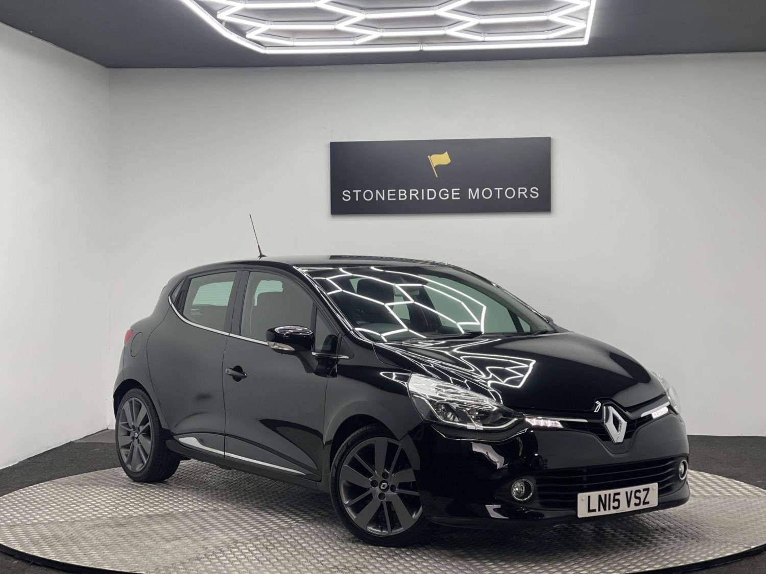 Renault Clio Listing Image