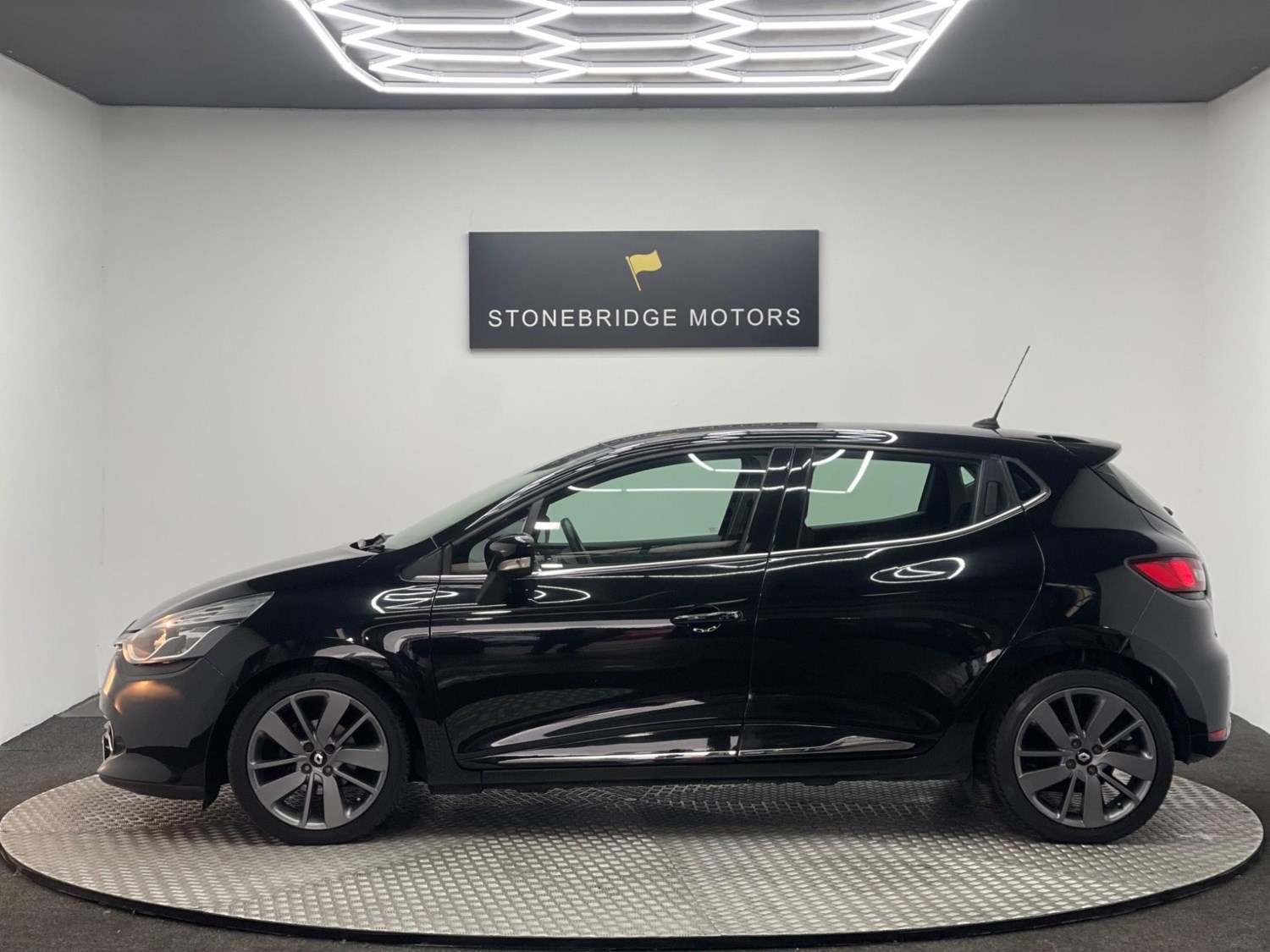 Renault Clio Listing Image