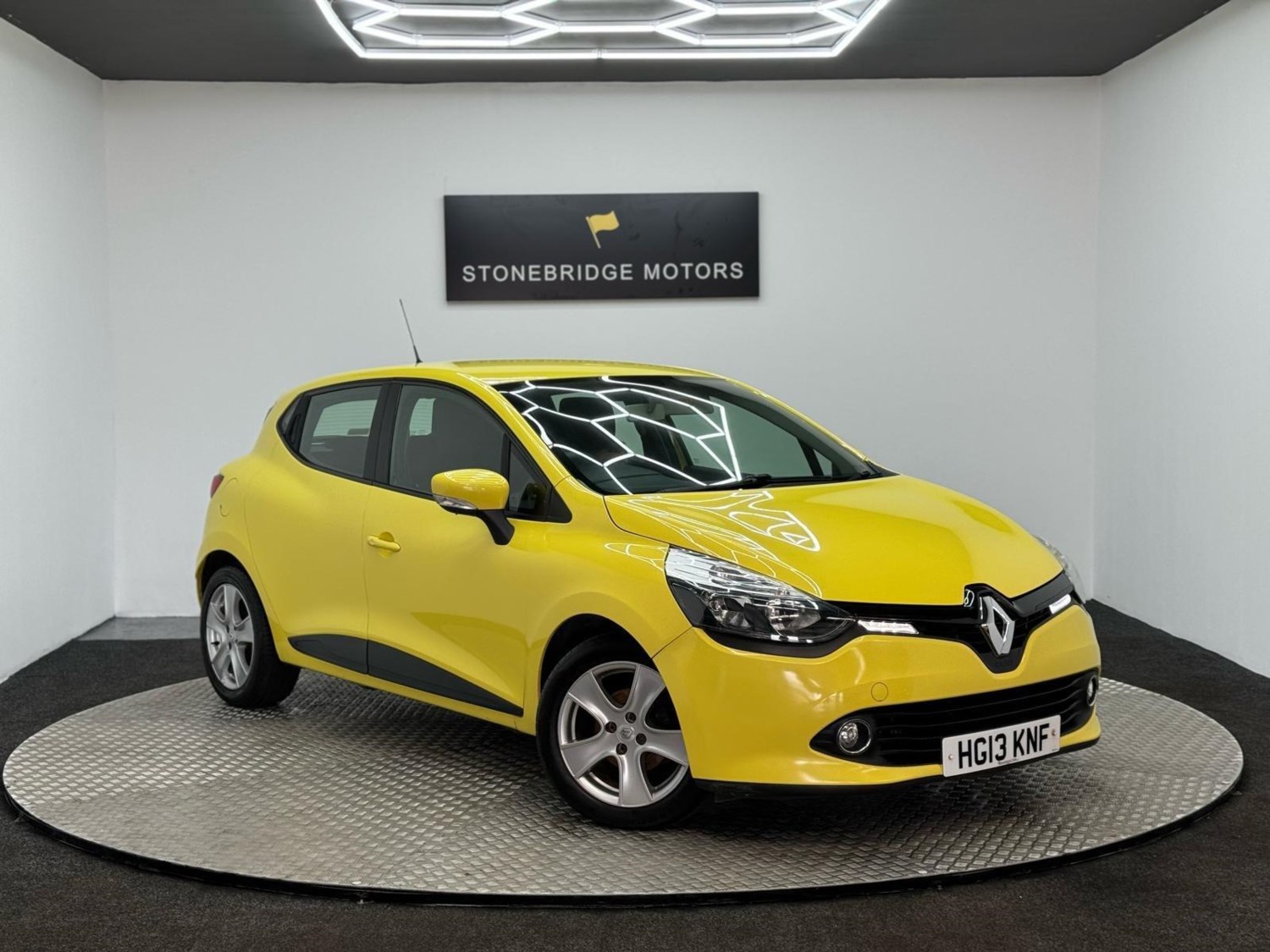 Renault Clio Listing Image