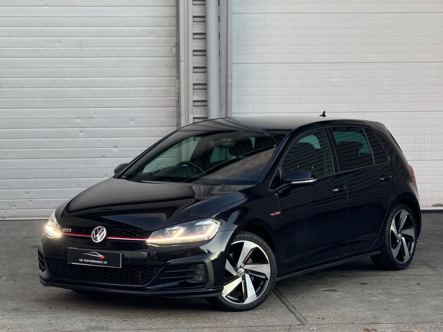 Volkswagen Golf Listing Image