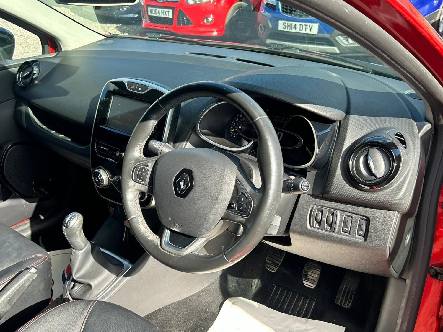 Renault Clio Listing Image