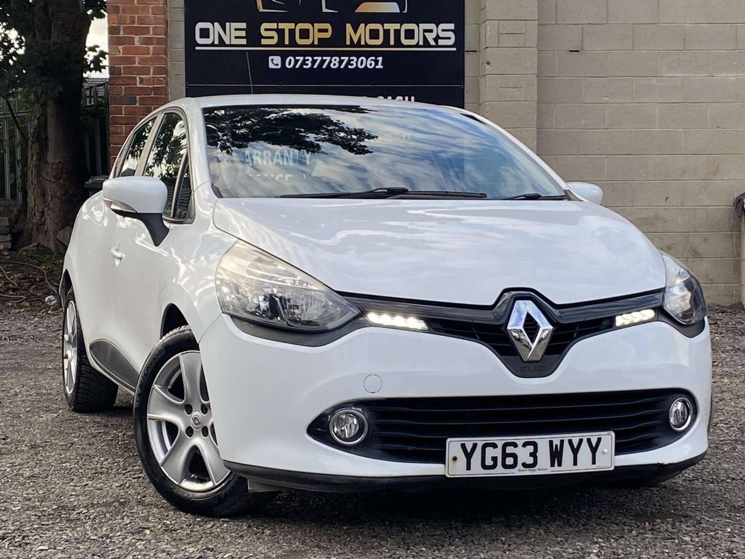 Renault Clio Listing Image