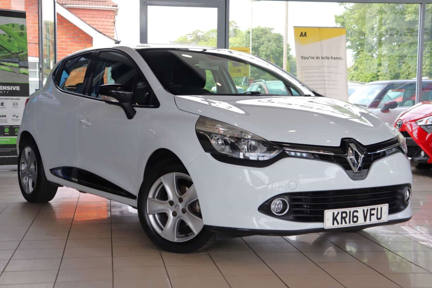 Renault Clio Listing Image