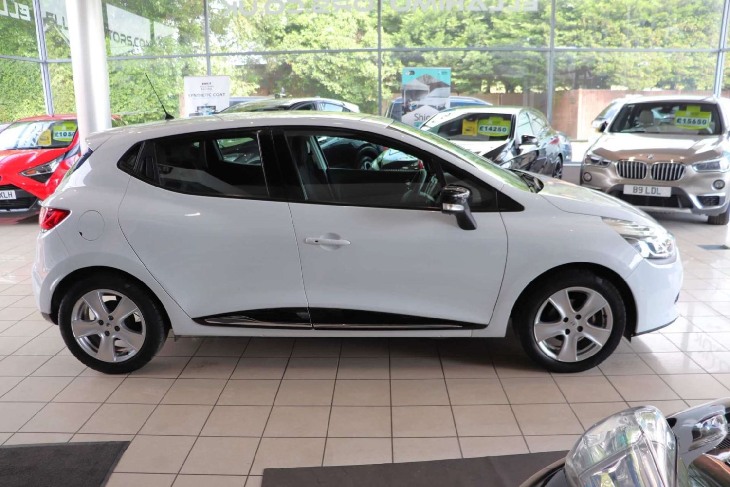 Renault Clio Listing Image