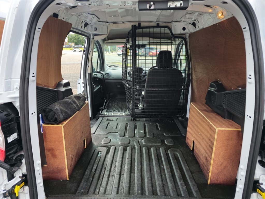 Ford Transit Courier Listing Image