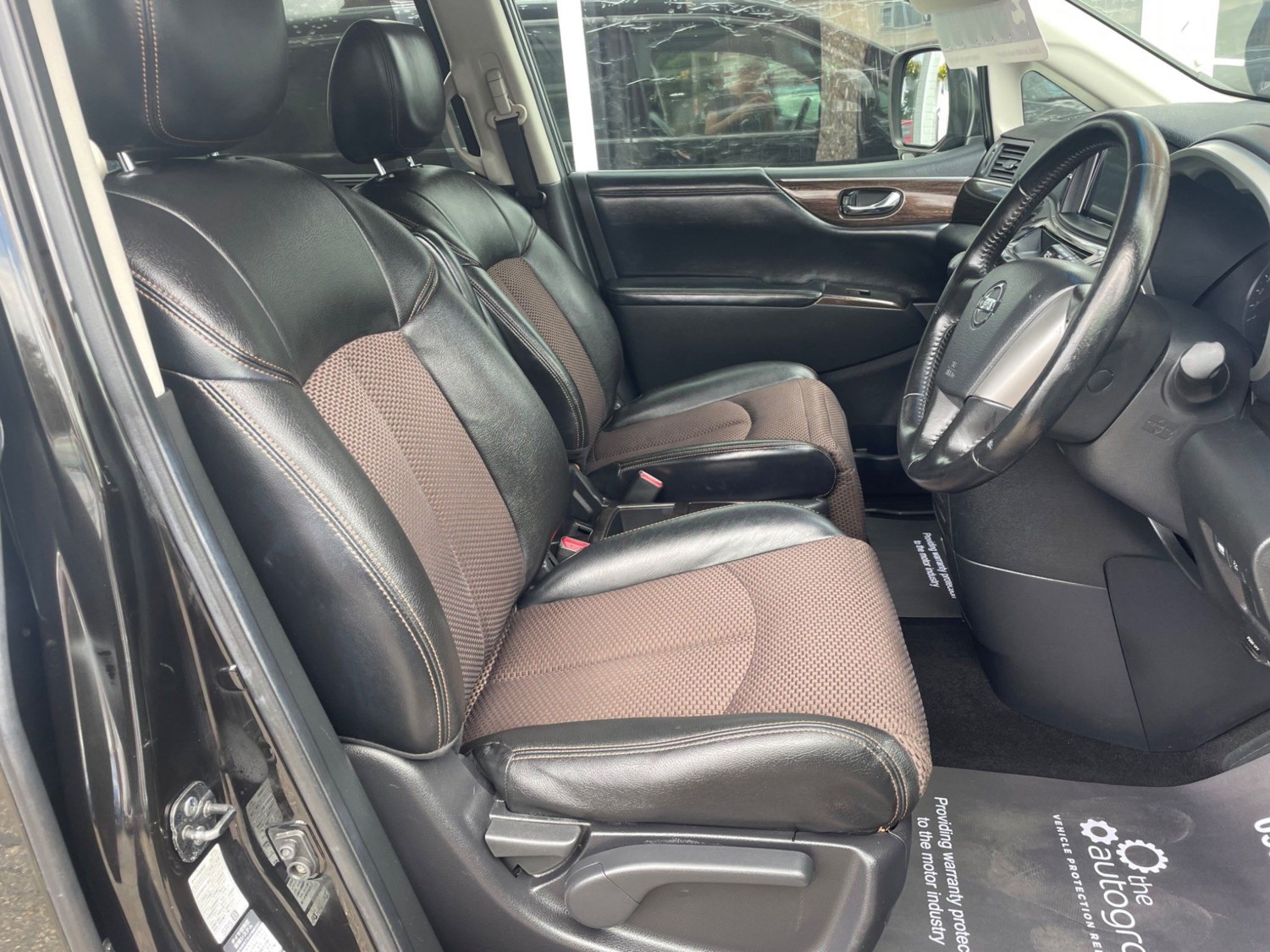 Nissan Elgrand Listing Image