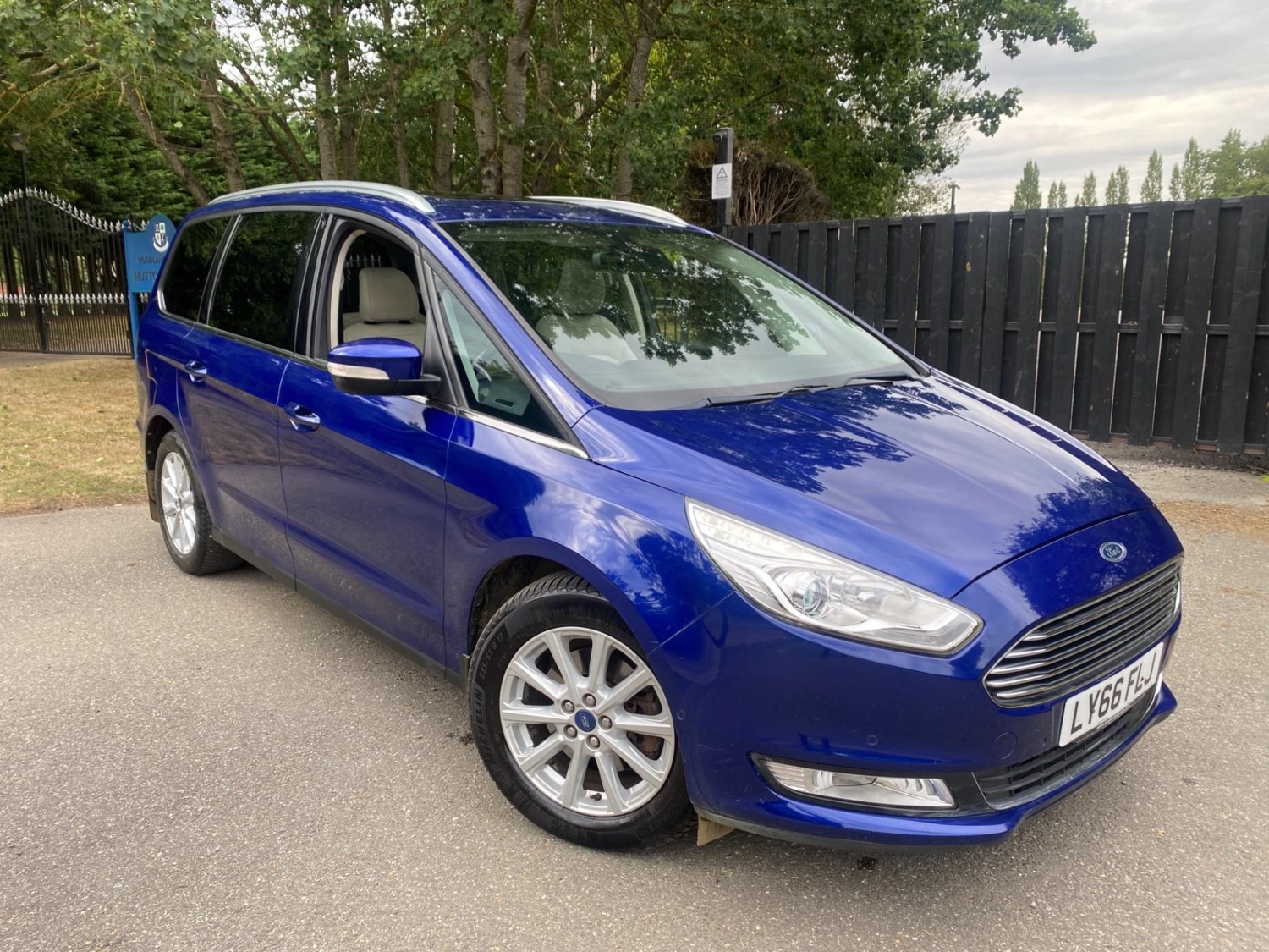 Ford Galaxy Listing Image