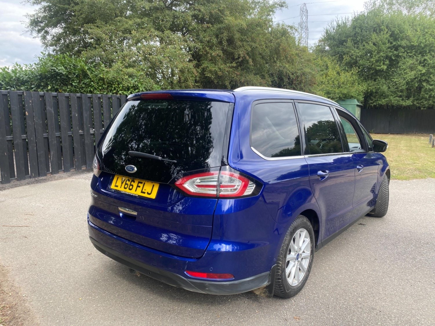 Ford Galaxy Listing Image