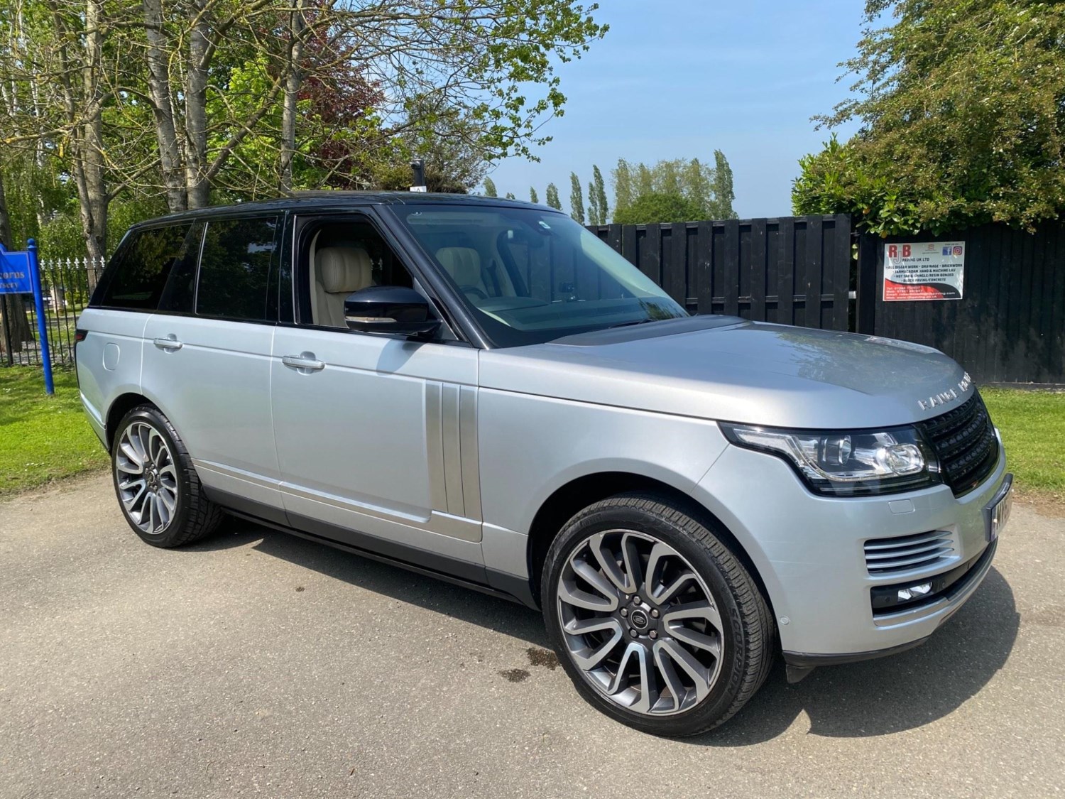 Land Rover Range Rover Listing Image