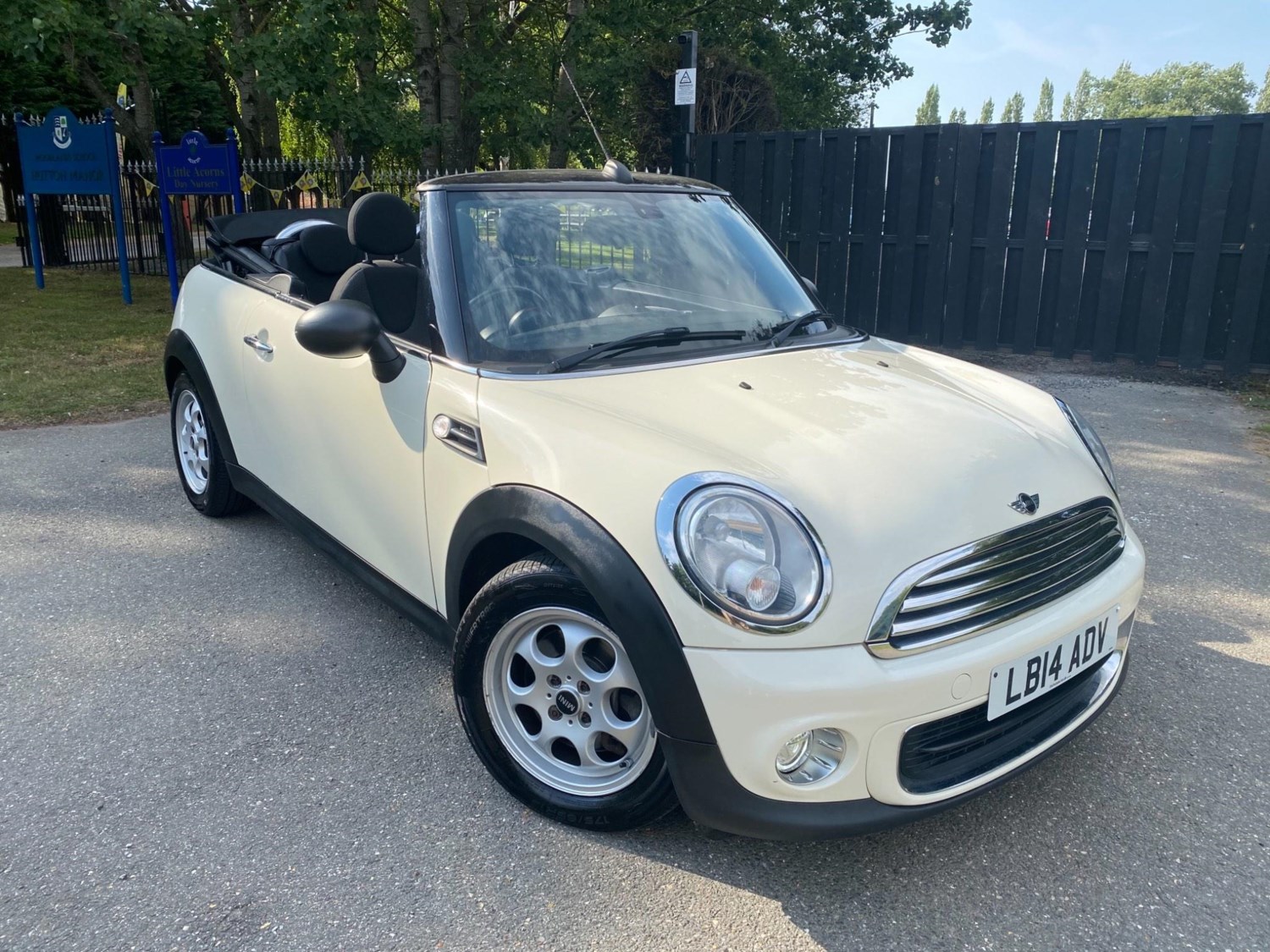 MINI Convertible Listing Image