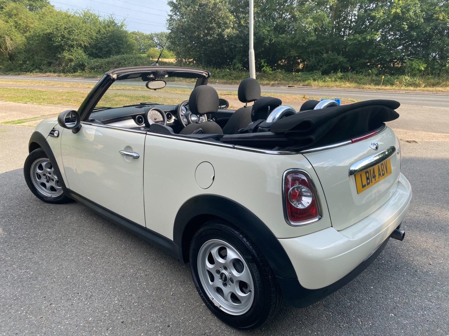 MINI Convertible Listing Image