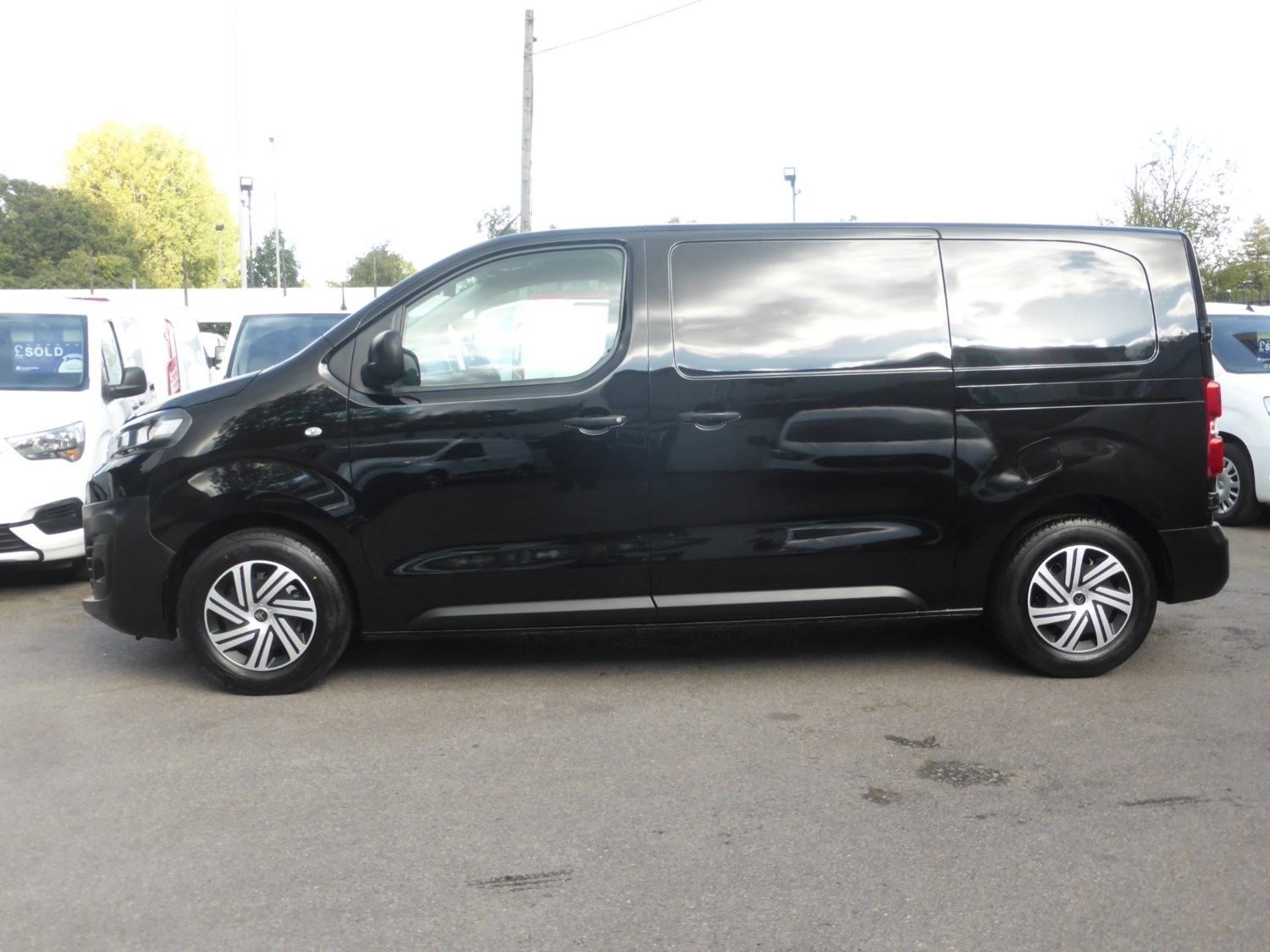 Citroen Dispatch Listing Image