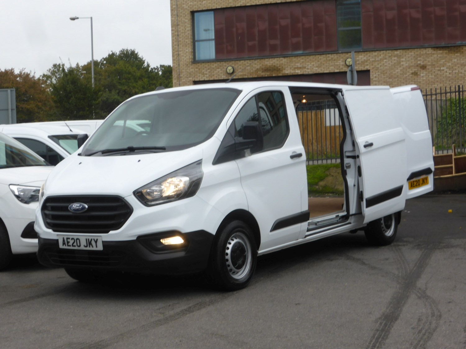 Ford Transit Custom Listing Image