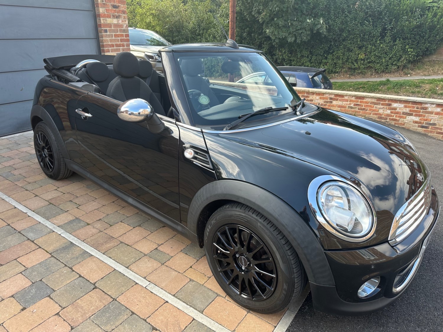 MINI Convertible Listing Image