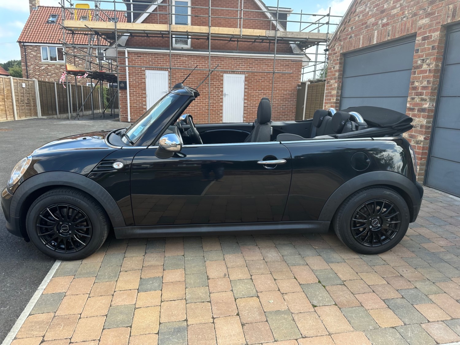 MINI Convertible Listing Image