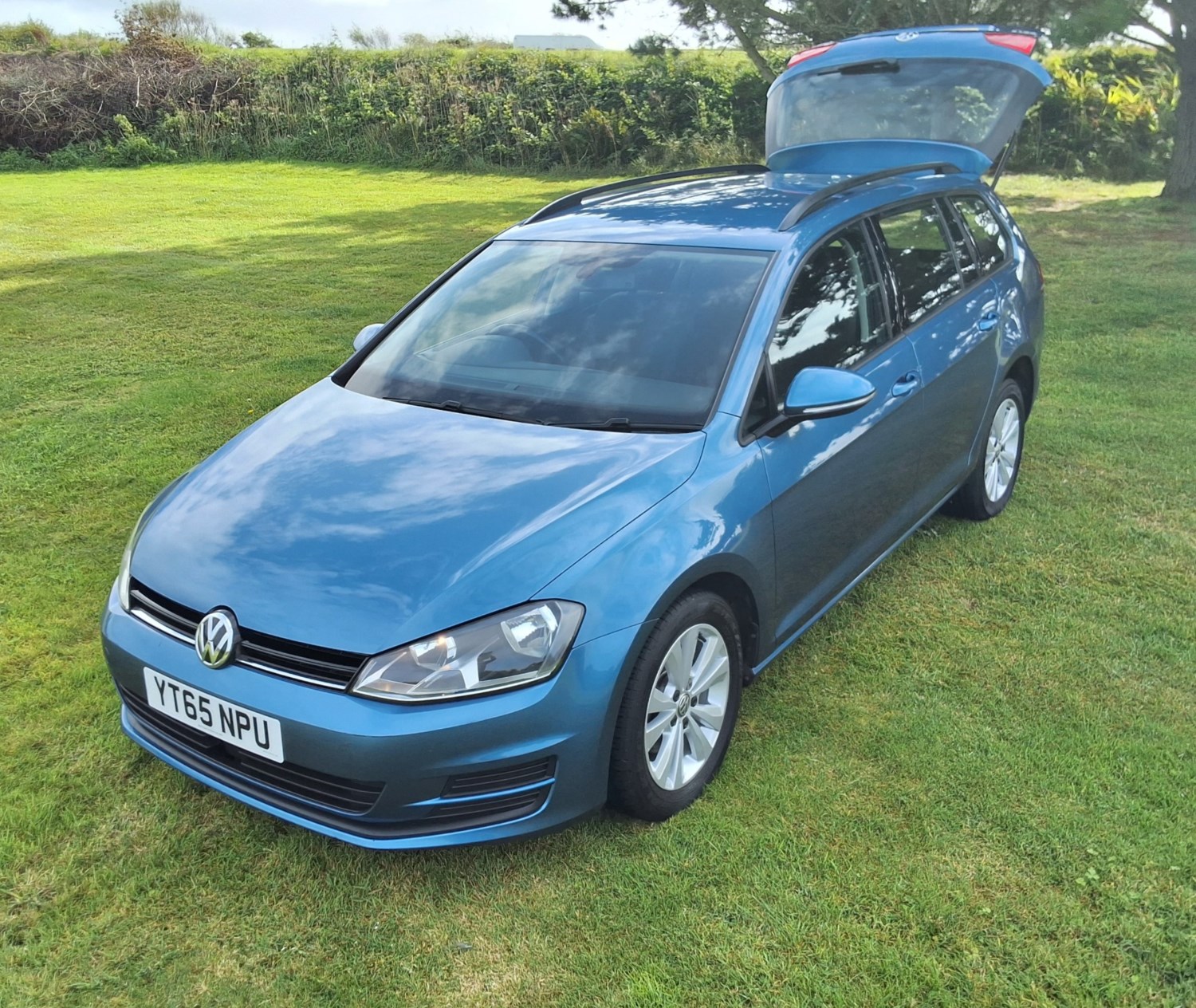 Volkswagen Golf Listing Image