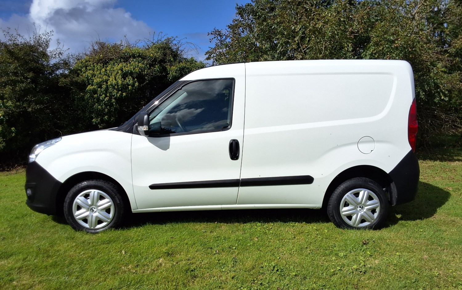 Vauxhall Combo Listing Image