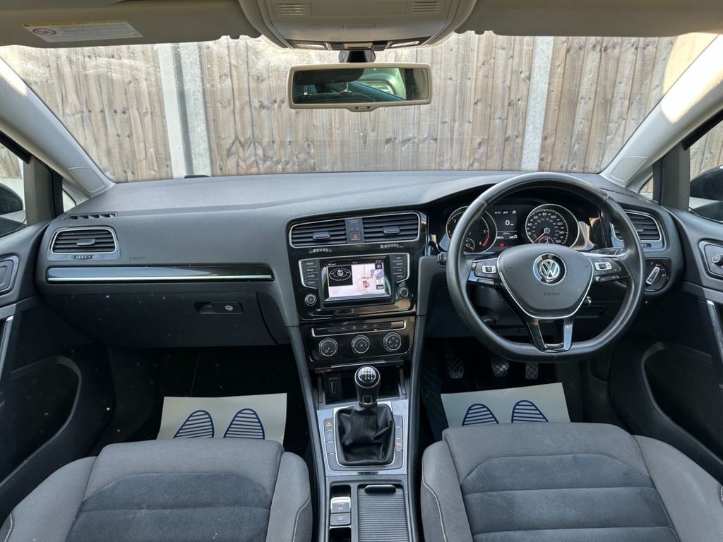 Volkswagen Golf Listing Image