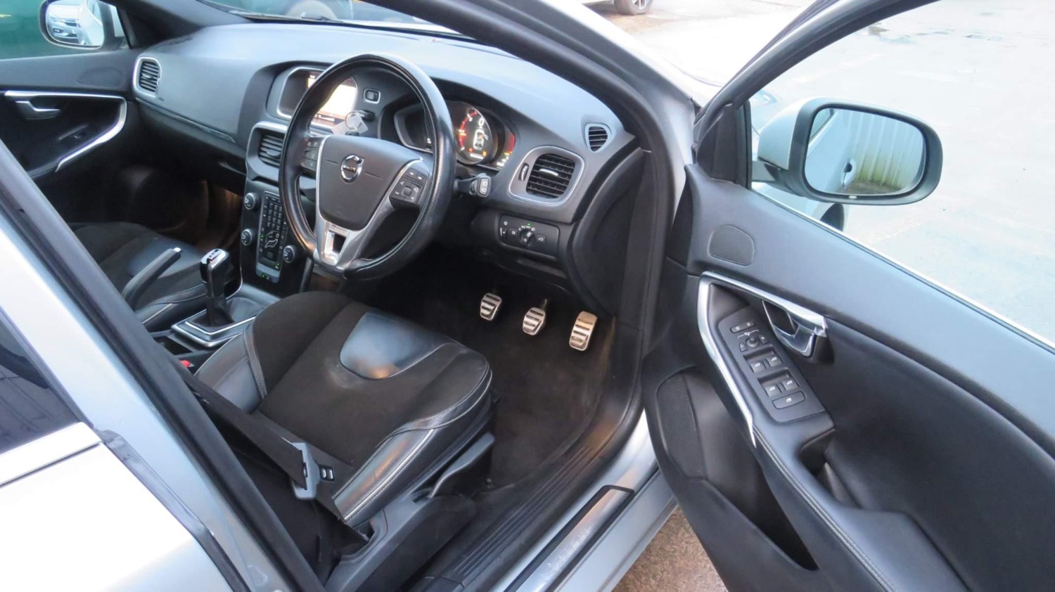 Volvo V40 Listing Image