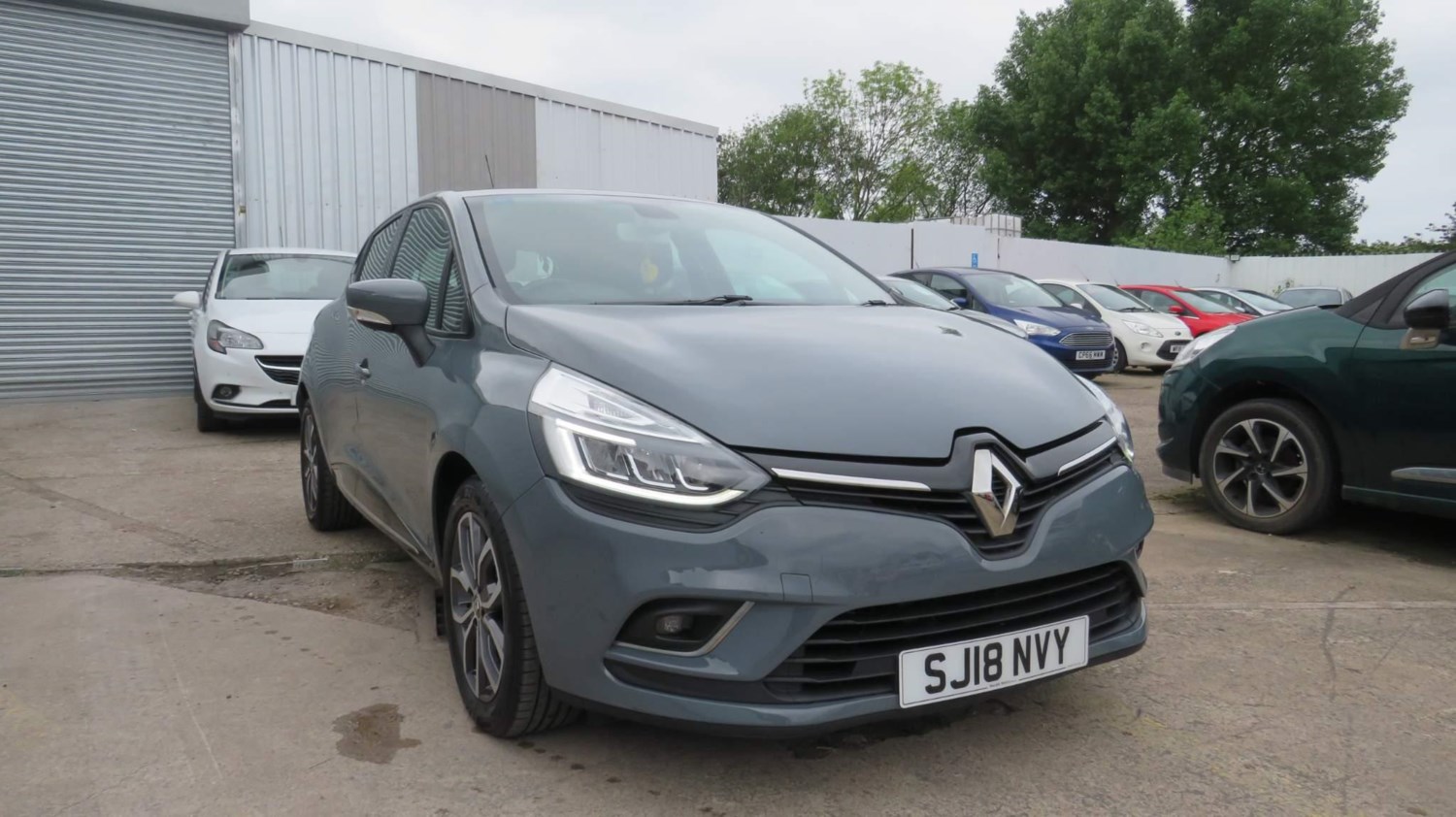 Renault Clio Listing Image