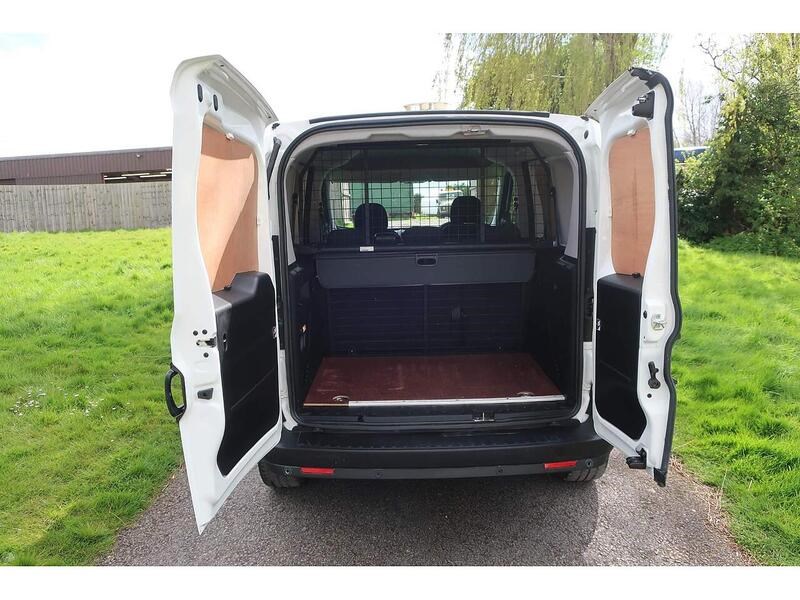 Vauxhall Combo Listing Image