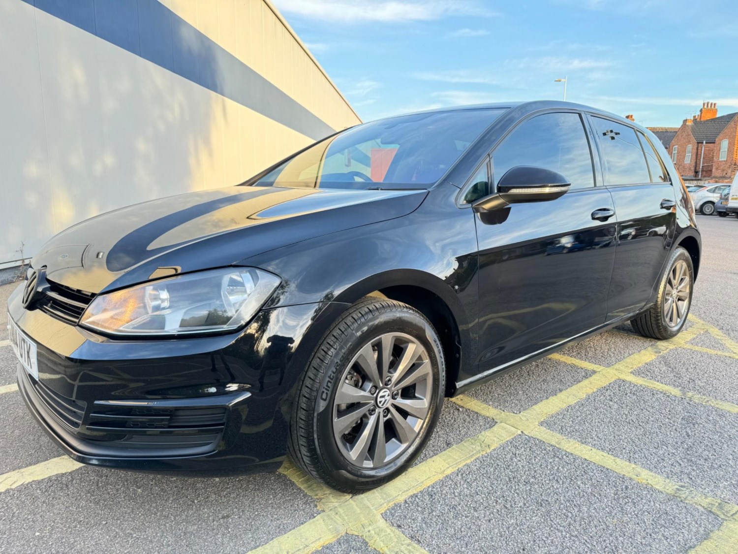 Volkswagen Golf Listing Image