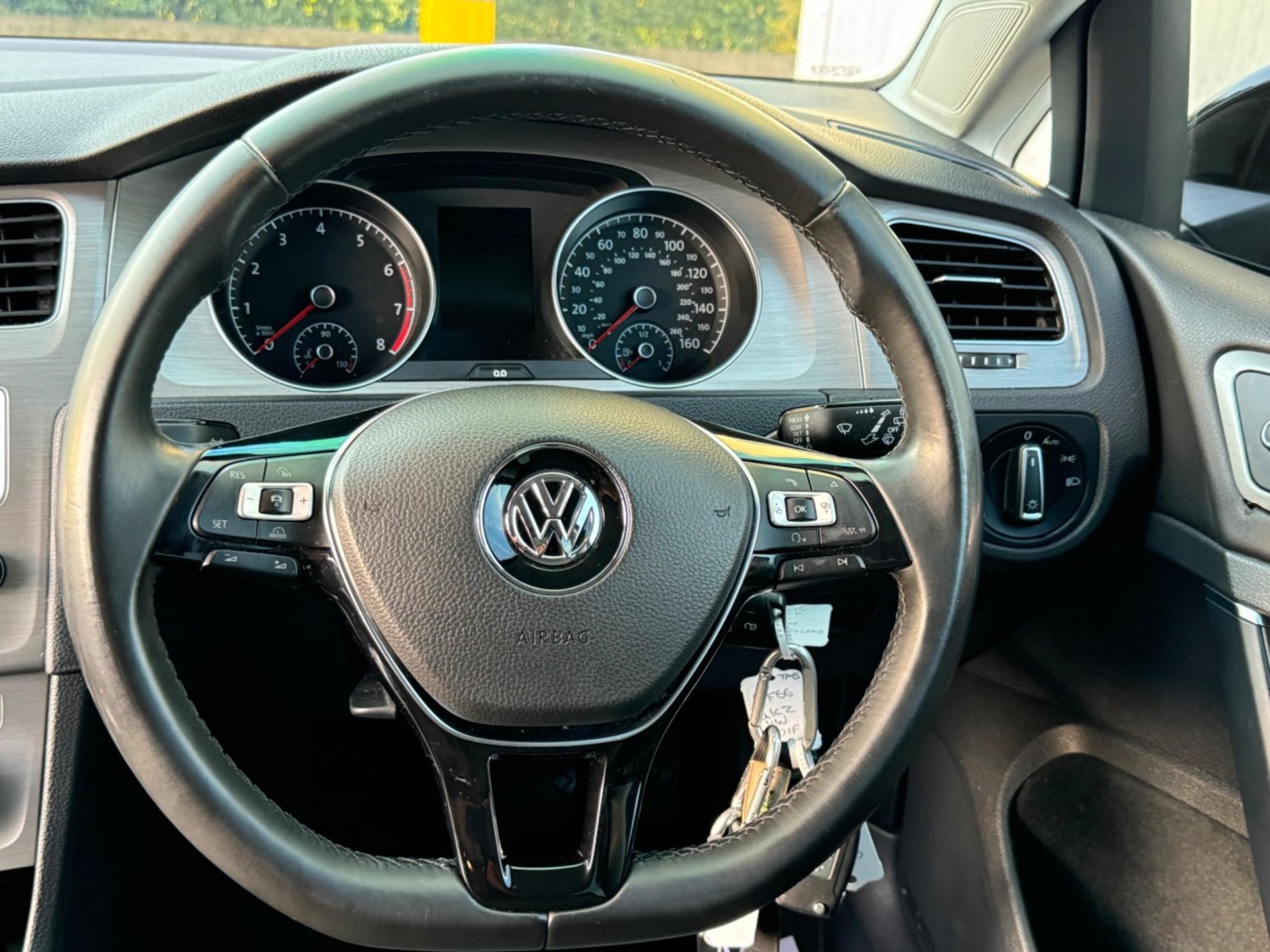 Volkswagen Golf Listing Image