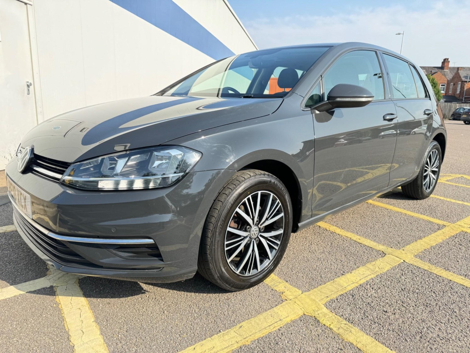 Volkswagen Golf Listing Image