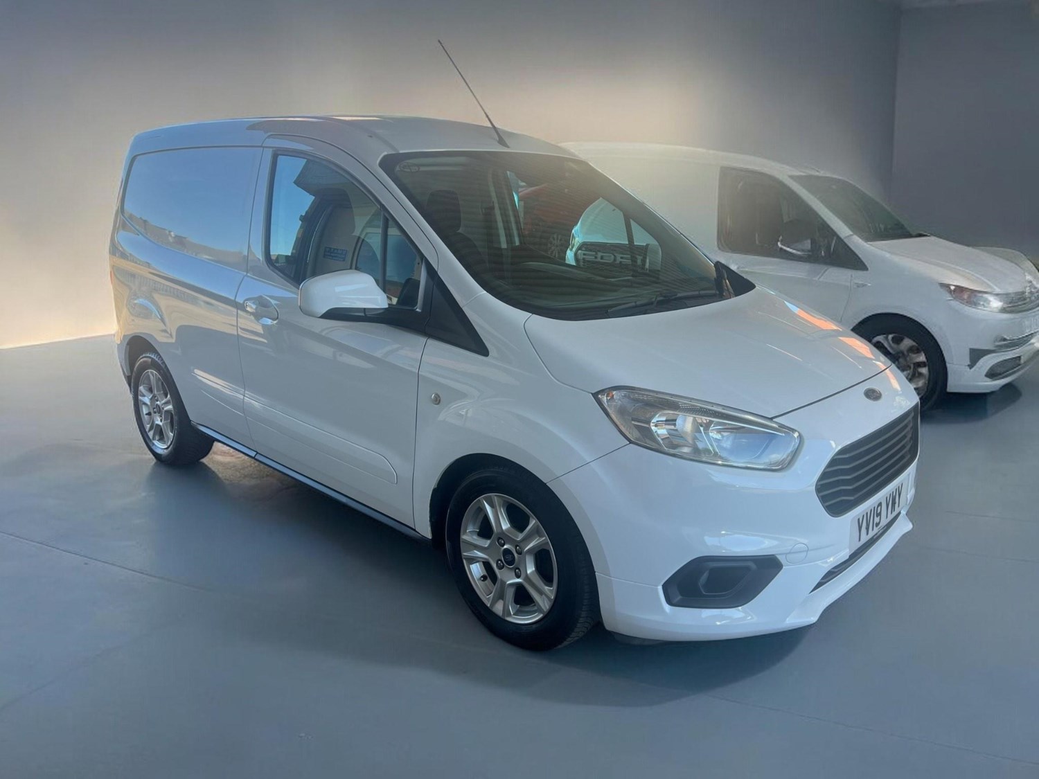 Ford Transit Courier Listing Image