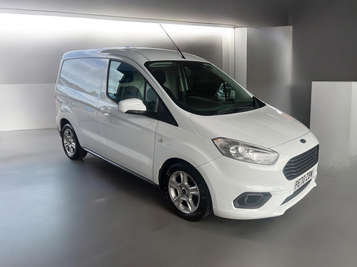 Ford Transit Courier Listing Image