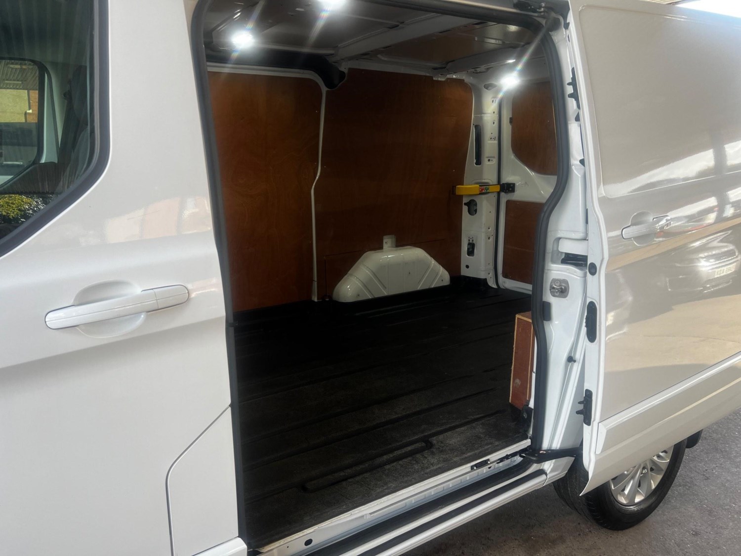 Ford Transit Custom Listing Image