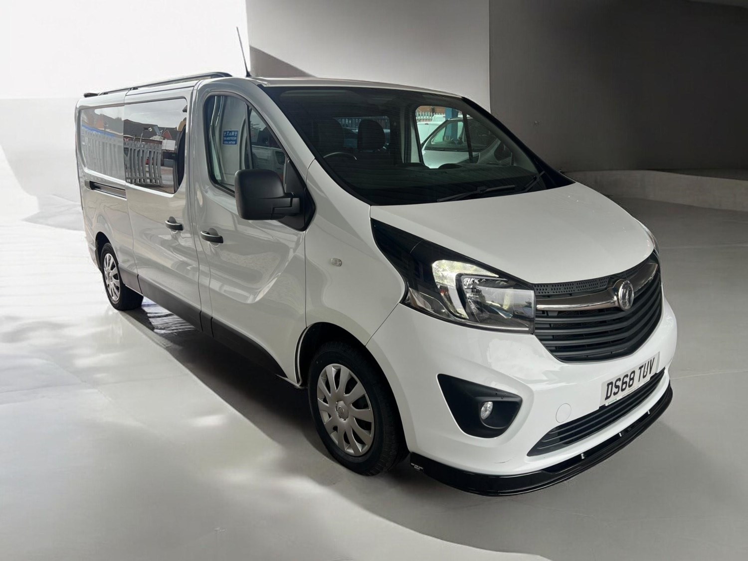 Vauxhall Vivaro Listing Image