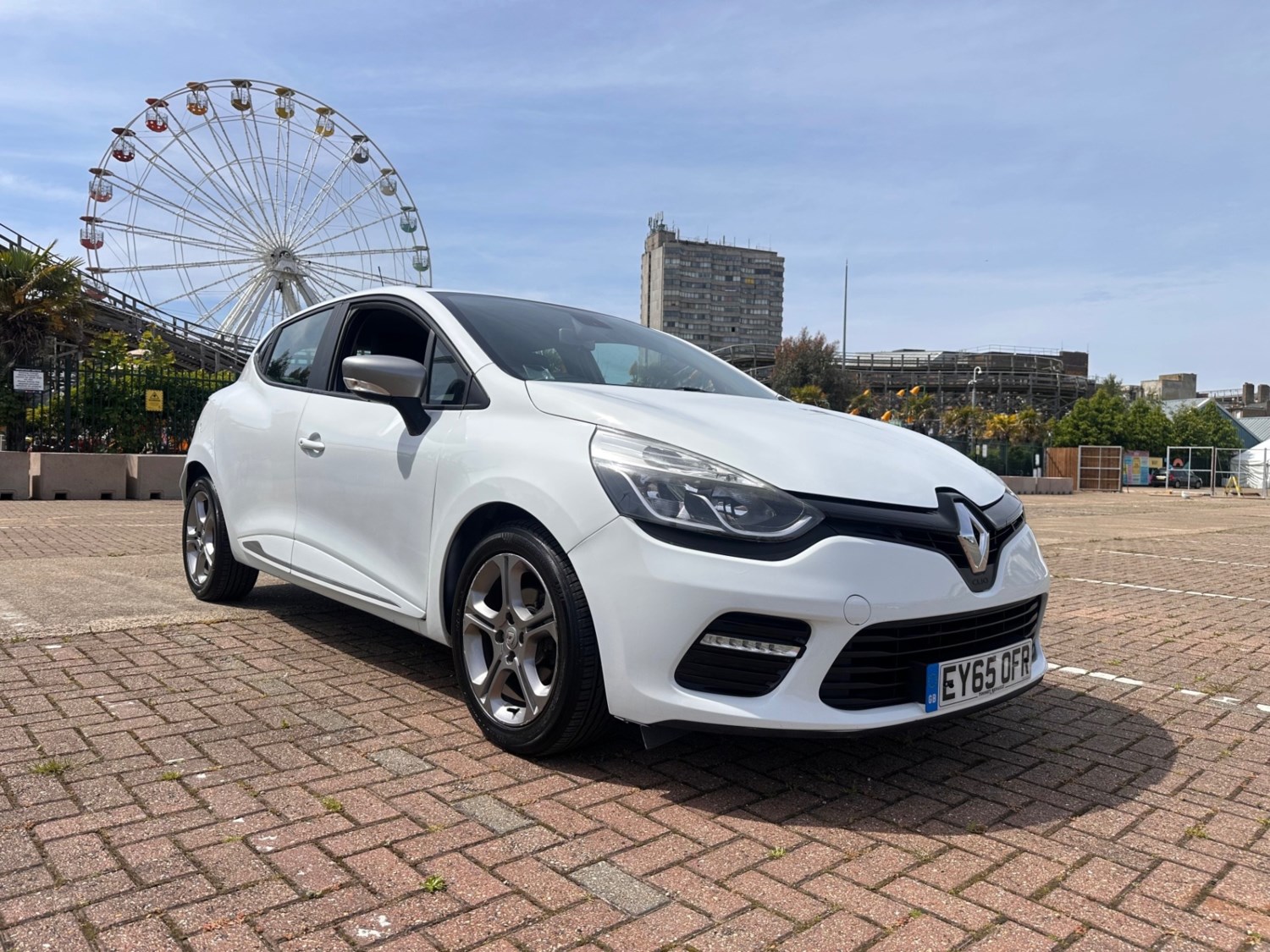 Renault Clio Listing Image