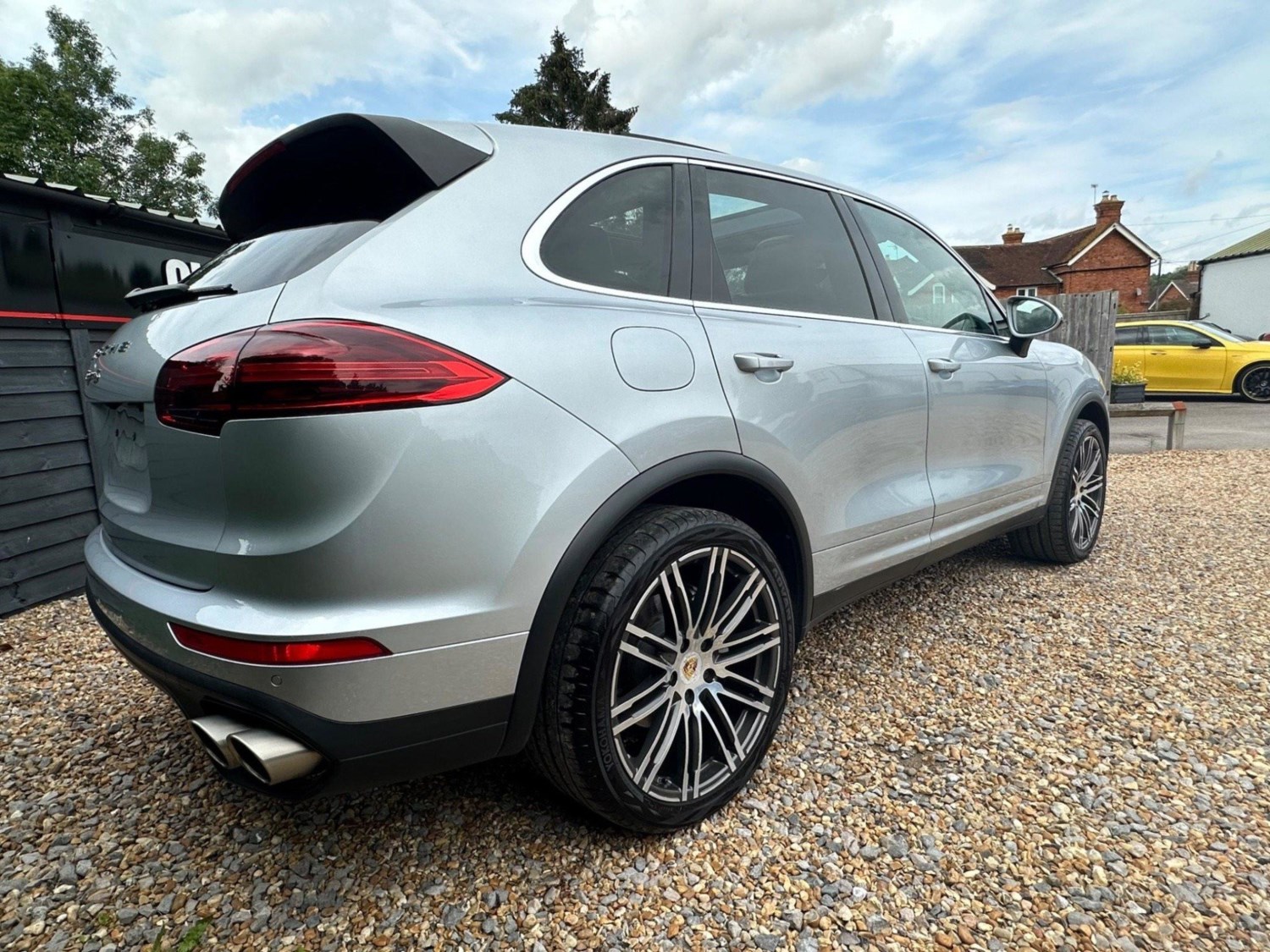 Porsche Cayenne Listing Image