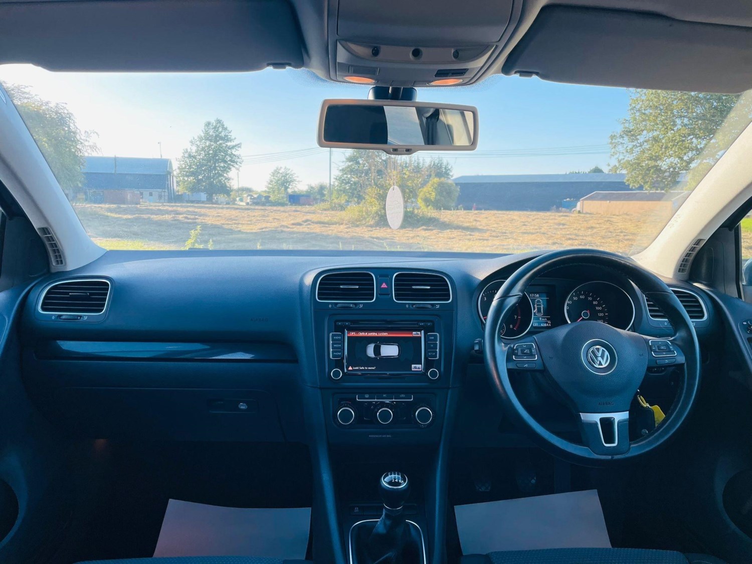 Volkswagen Golf Listing Image