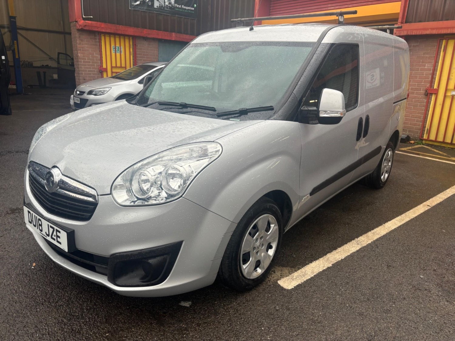 Vauxhall Combo Listing Image