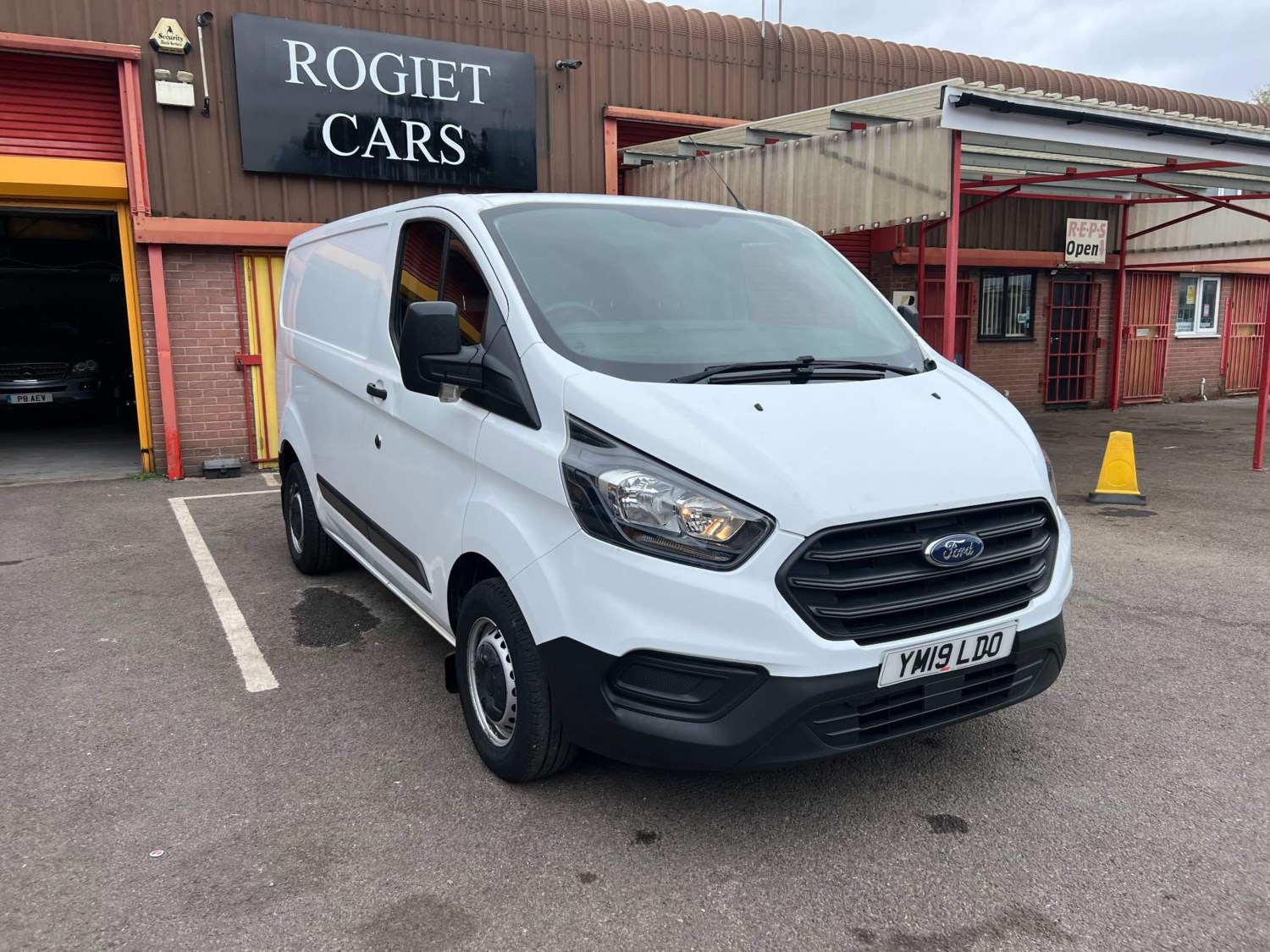 Ford Transit Custom Listing Image