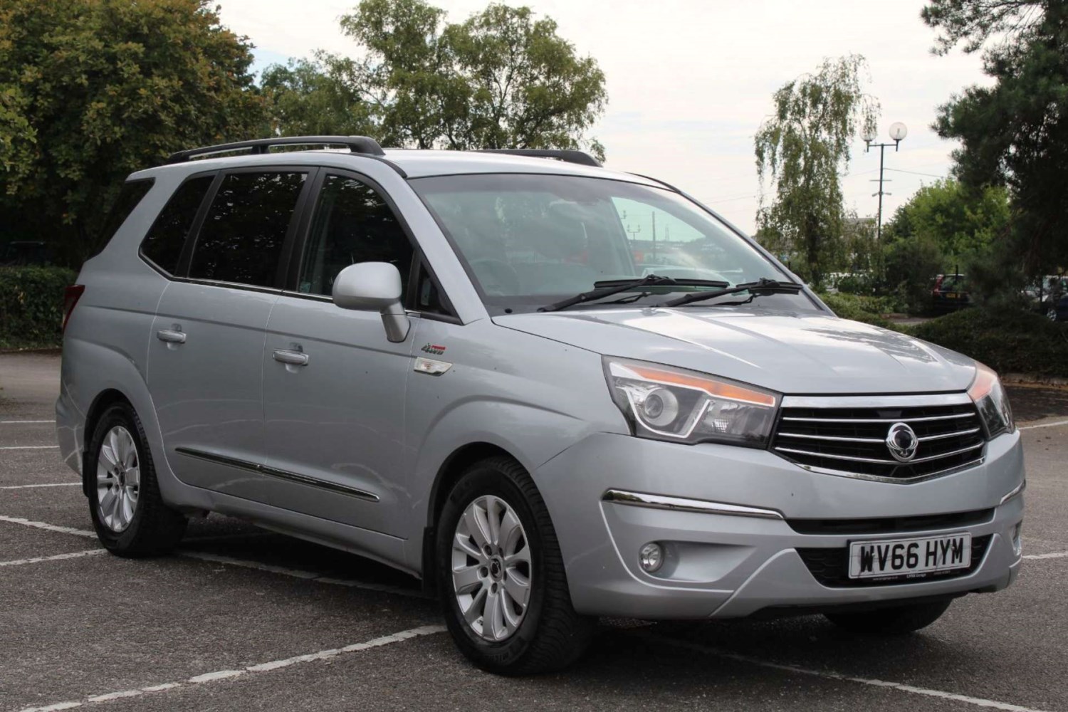 SsangYong Turismo Listing Image