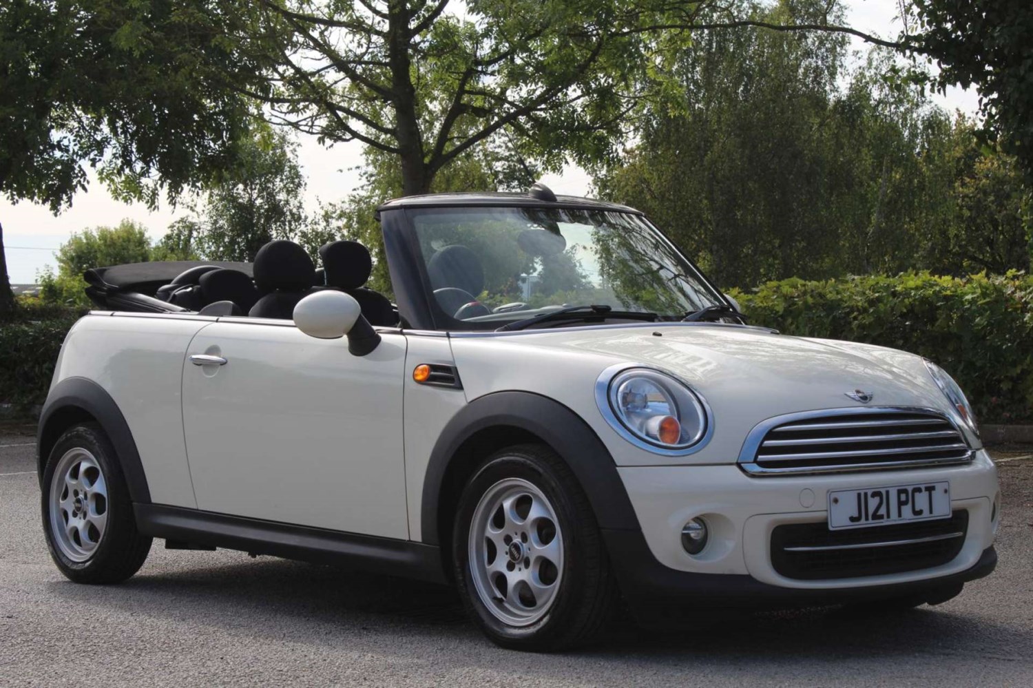 MINI Convertible Listing Image