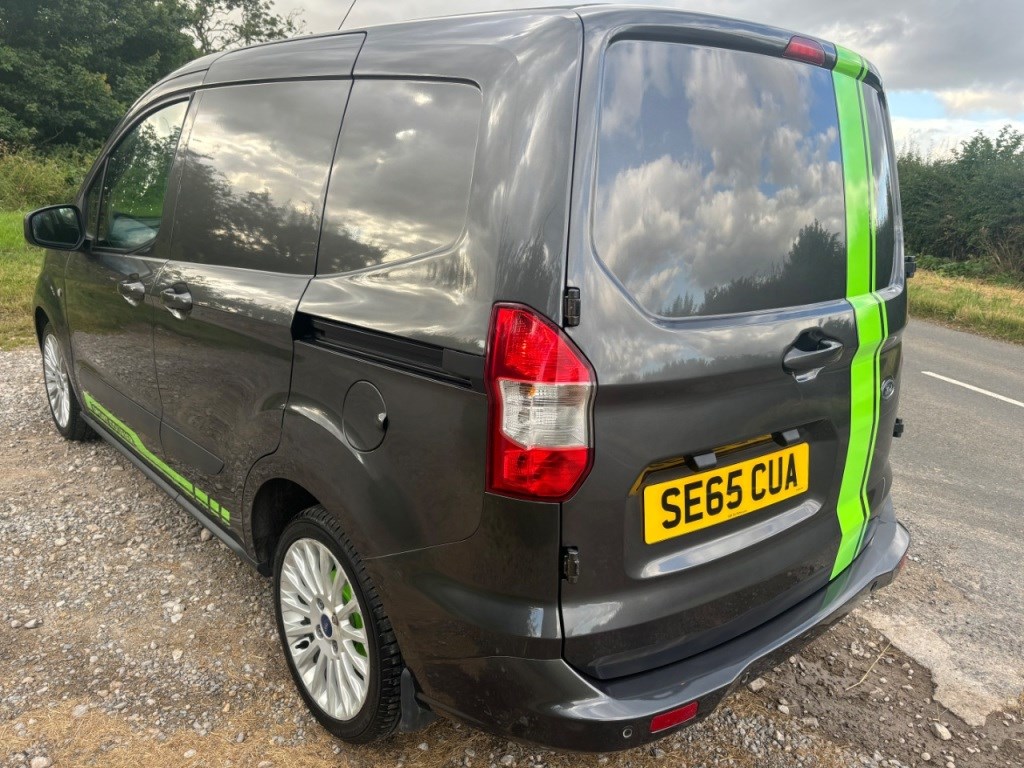 Ford Transit Courier Listing Image