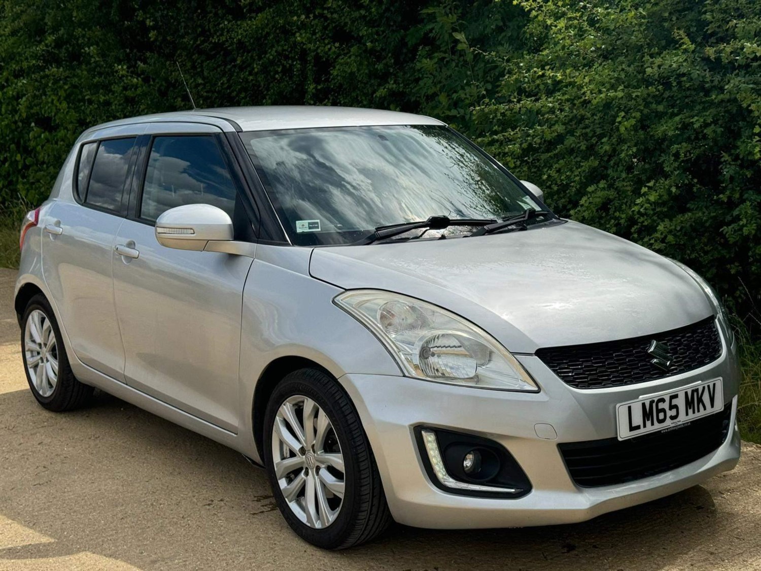 Suzuki Swift Listing Image